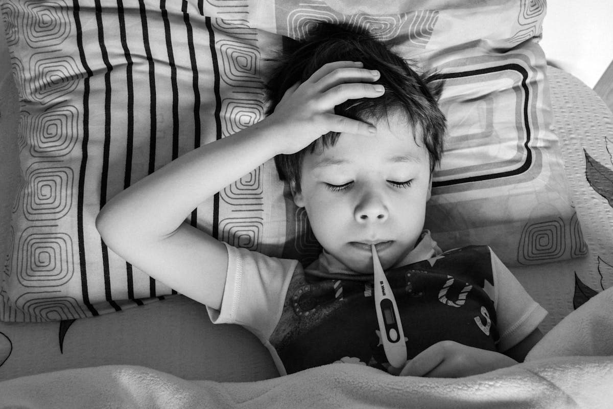 Fièvre chez l'enfant : paracétamol vs ibuprofène et dosages